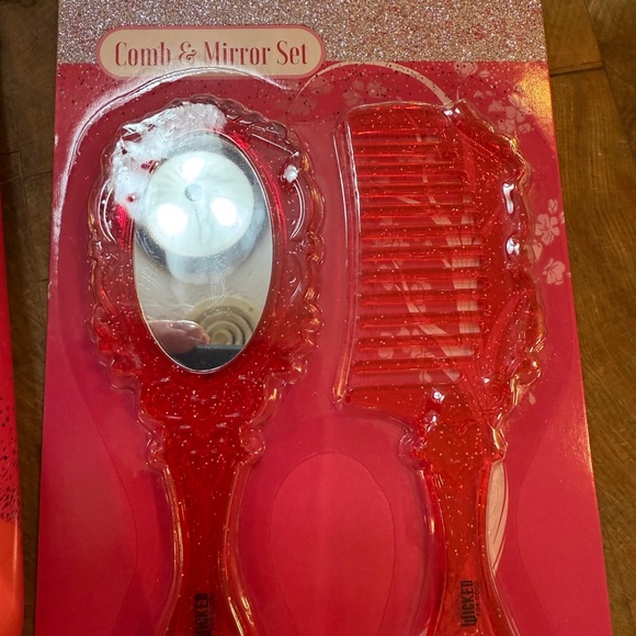 Wicked Pink Strawberry Lotion Hair Care Pink Brush Comb & Mirror Set NEW - Picture 2 of 11